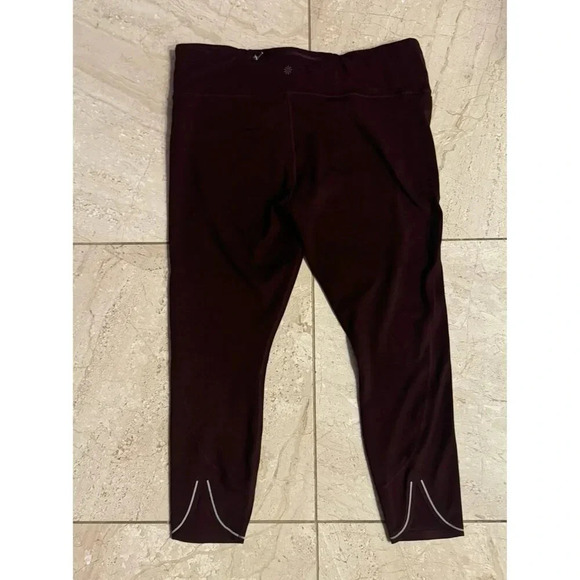 Athleta size XL PLUM CoLOR Cropped Leggings - Picture 2 of 4